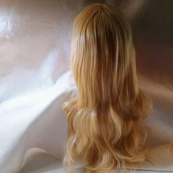 NWOT: New Long Curly Wig 70CM Light Blonde Color - Picture 2 of 8
